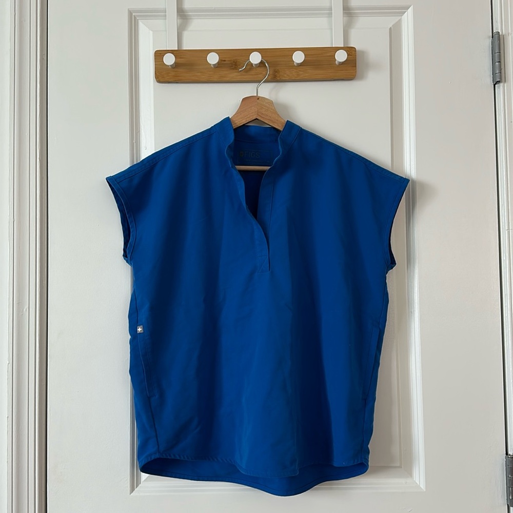 FIGS SCRUB TOP